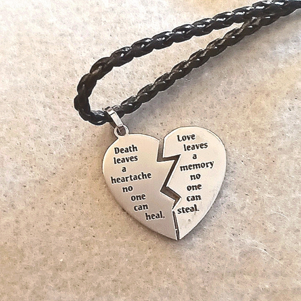💔 nwot Broken hearted necklace